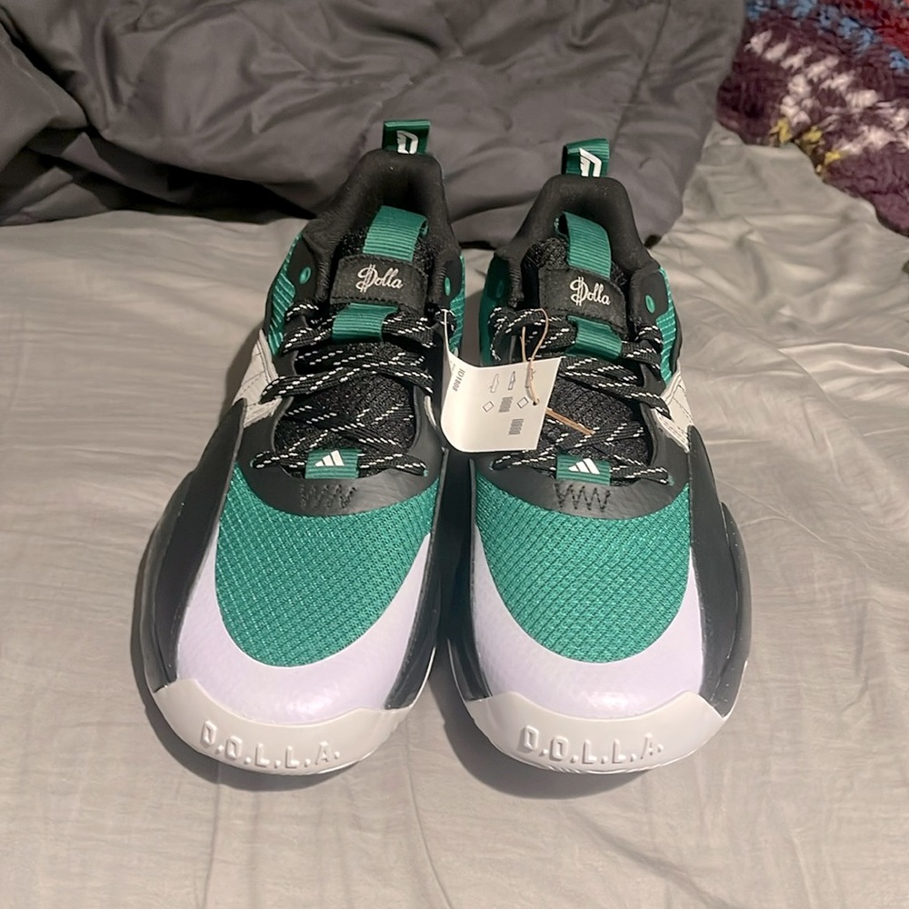 Dam 8 never worn